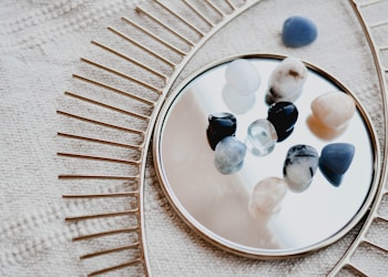white and blue marble beads on round white ceramic plate