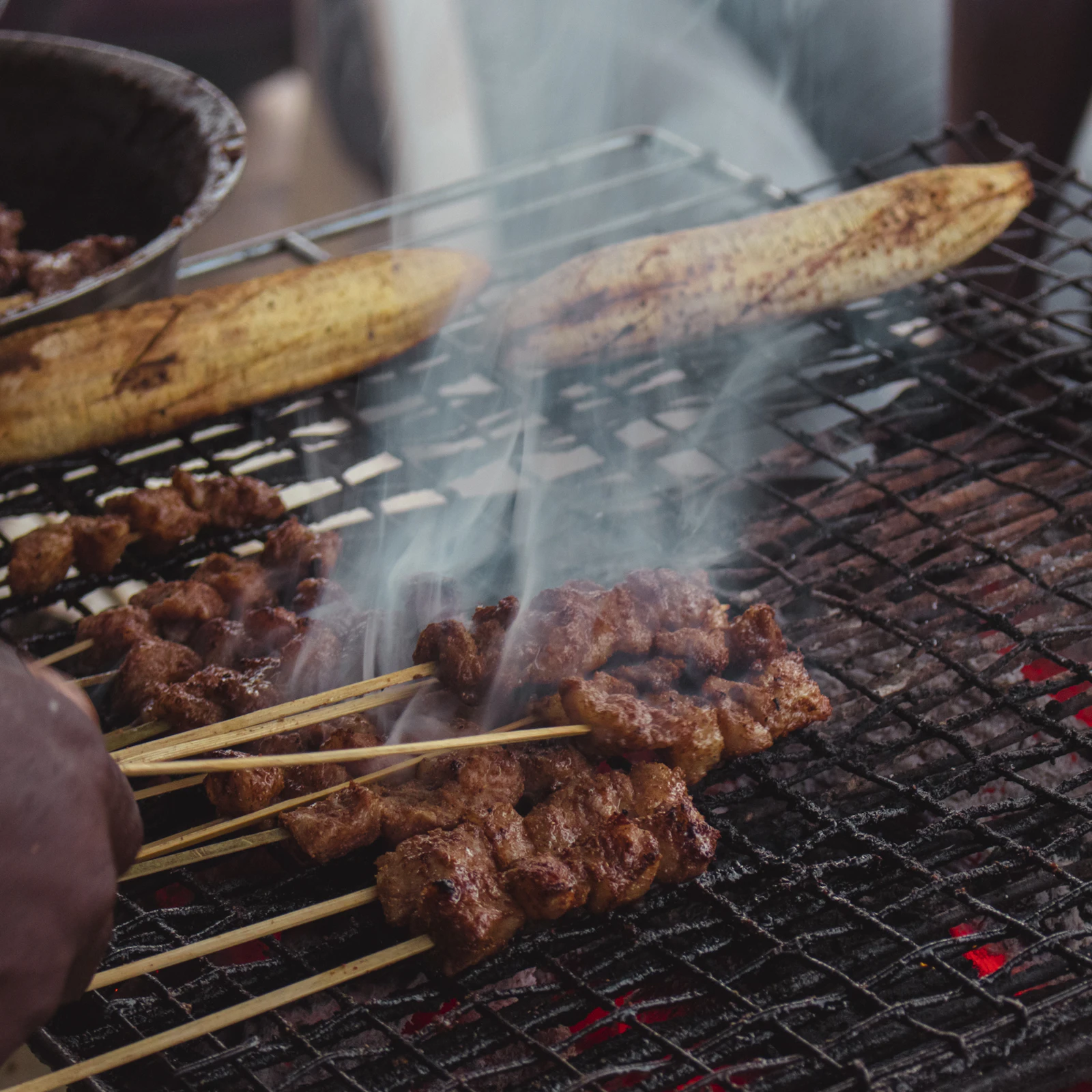 Brochettes grillées au feu de bois