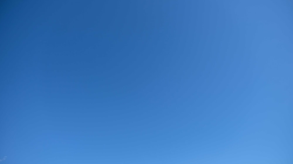 cielo blu e nuvole bianche