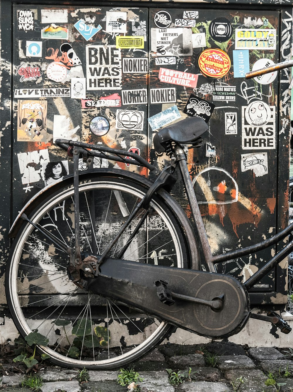 black commuter bike near wall