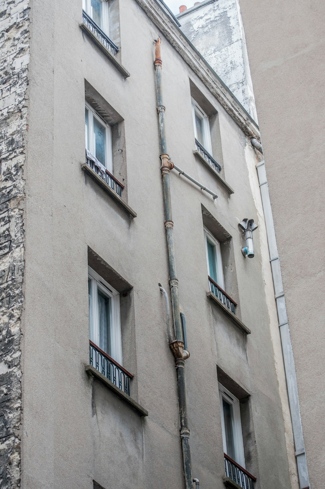 brown concrete building during daytime