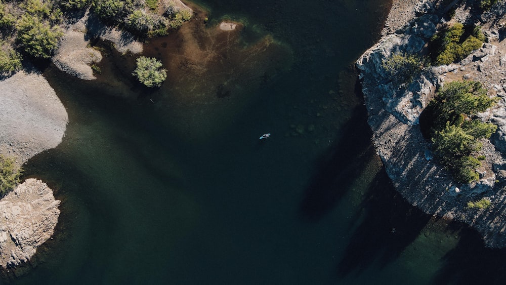 Vue aérienne du lac pendant la journée