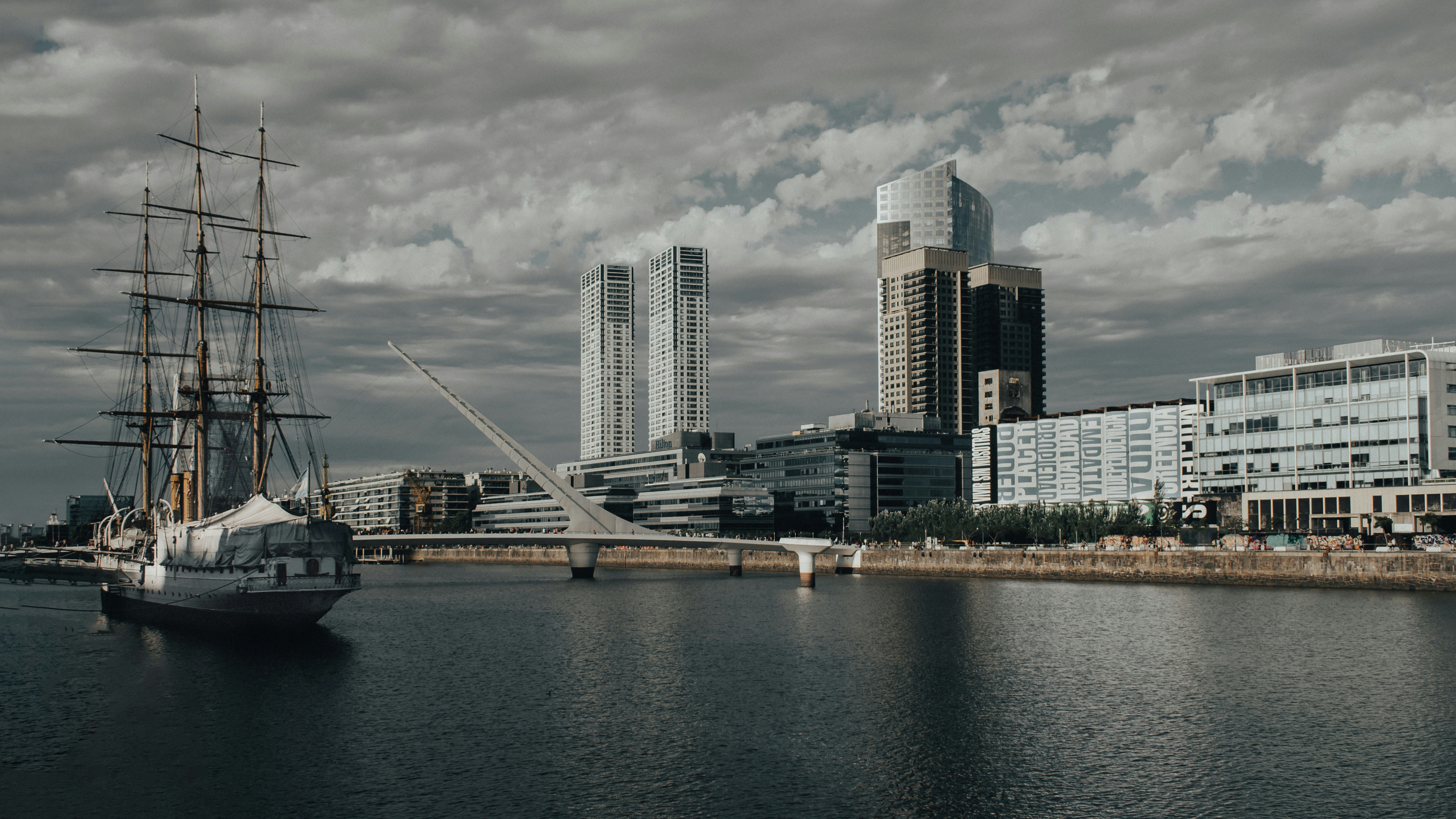 Photo by gasparzaldo