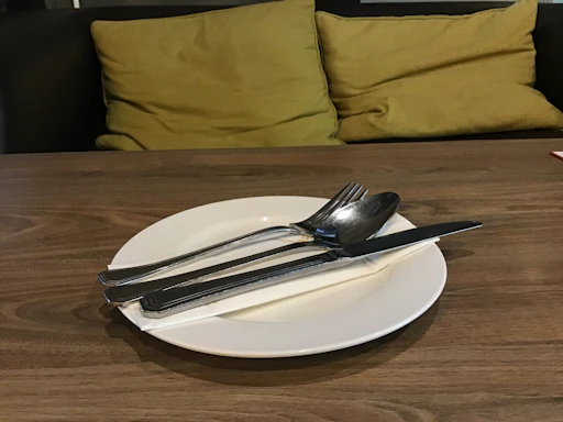 A cozy dining table set with elegant tableware from Yishangju, inviting customers to reach out.