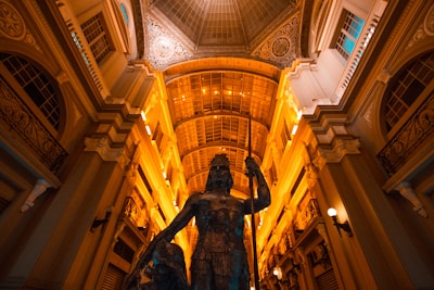 man statue inside building during daytime