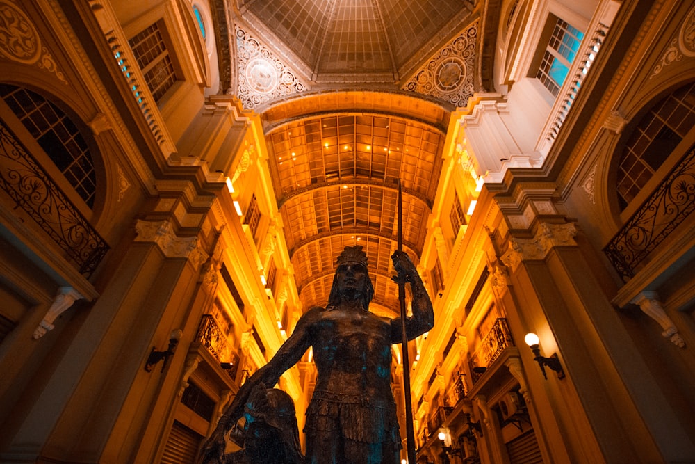 man statue inside building during daytime