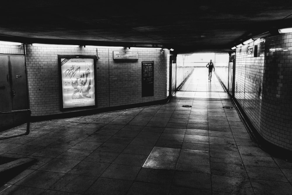 Photo en niveaux de gris d’un bâtiment