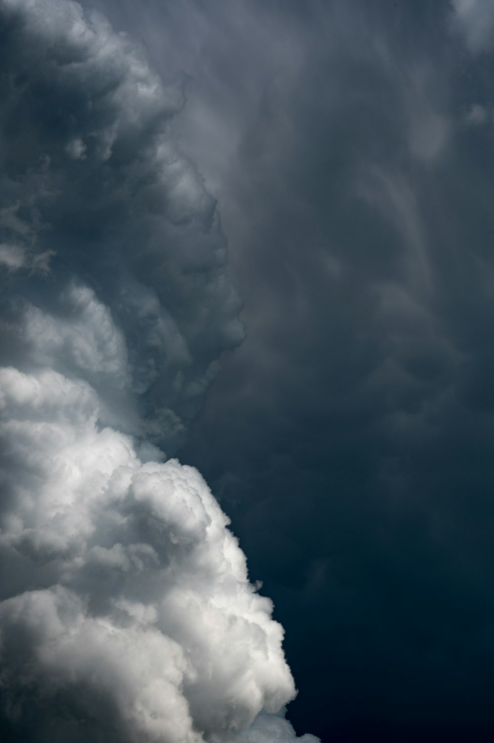 nuvole bianche e cielo blu durante il giorno