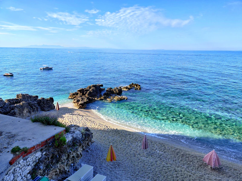 Paradijselijk strand bij Dhërmi, Albanië