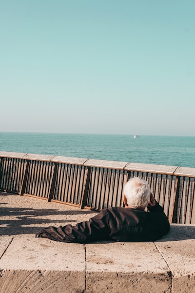 Practical anxiety management for seniors: compare natural techniques, lifestyle changes, and professional support.