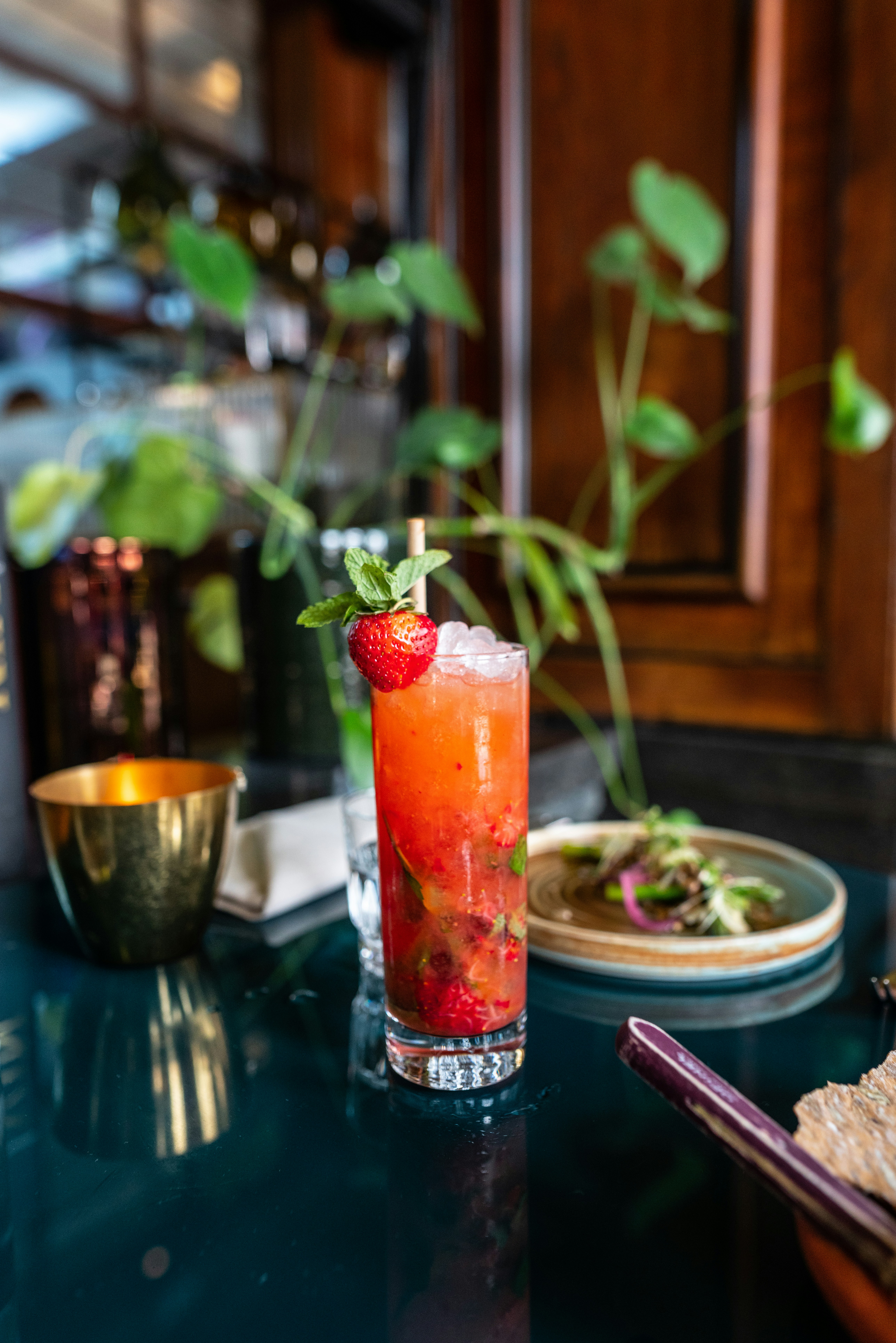 透明なグラスに入ったいちごジュースの写真 Unsplashで見つける飲料の無料写真