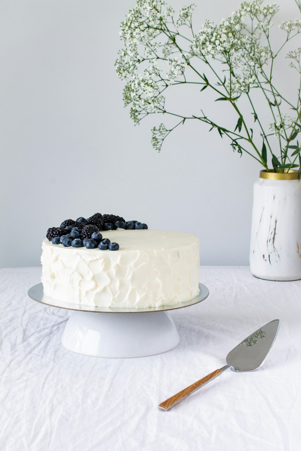 black berries on white cake