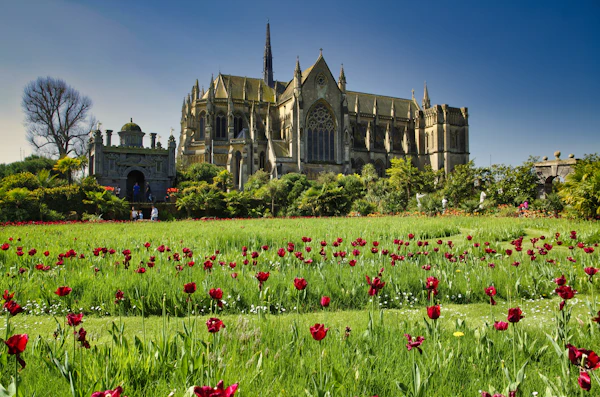 Przytulne wnętrze z kominkiem