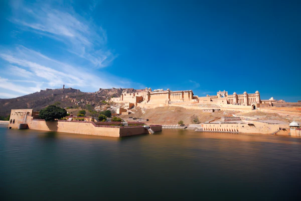 A family by the lake in Udaipur