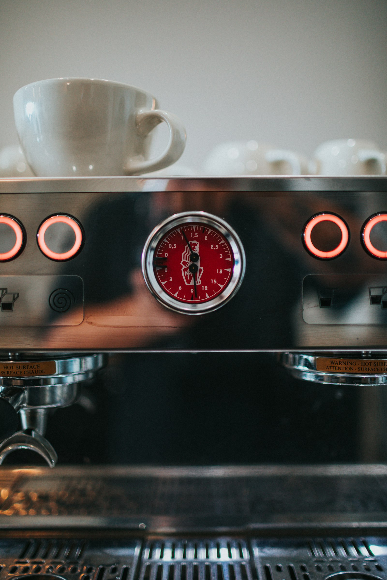 Canon EOS 5D Mark IV + Canon EF 35mm F1.4L USM sample photo. Silver and red coffee photography