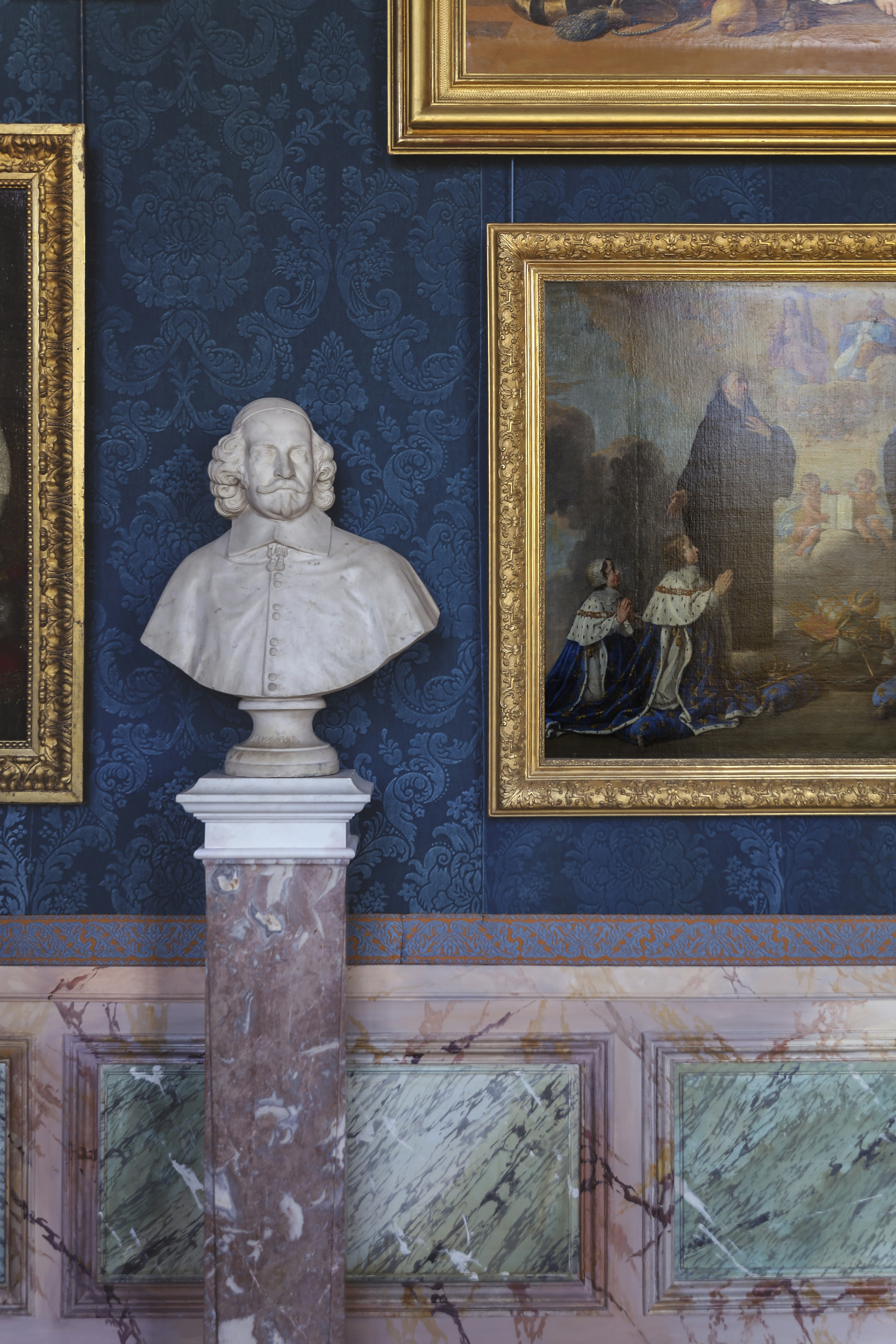 Aerial view of the Palace of Versailles and its gardens