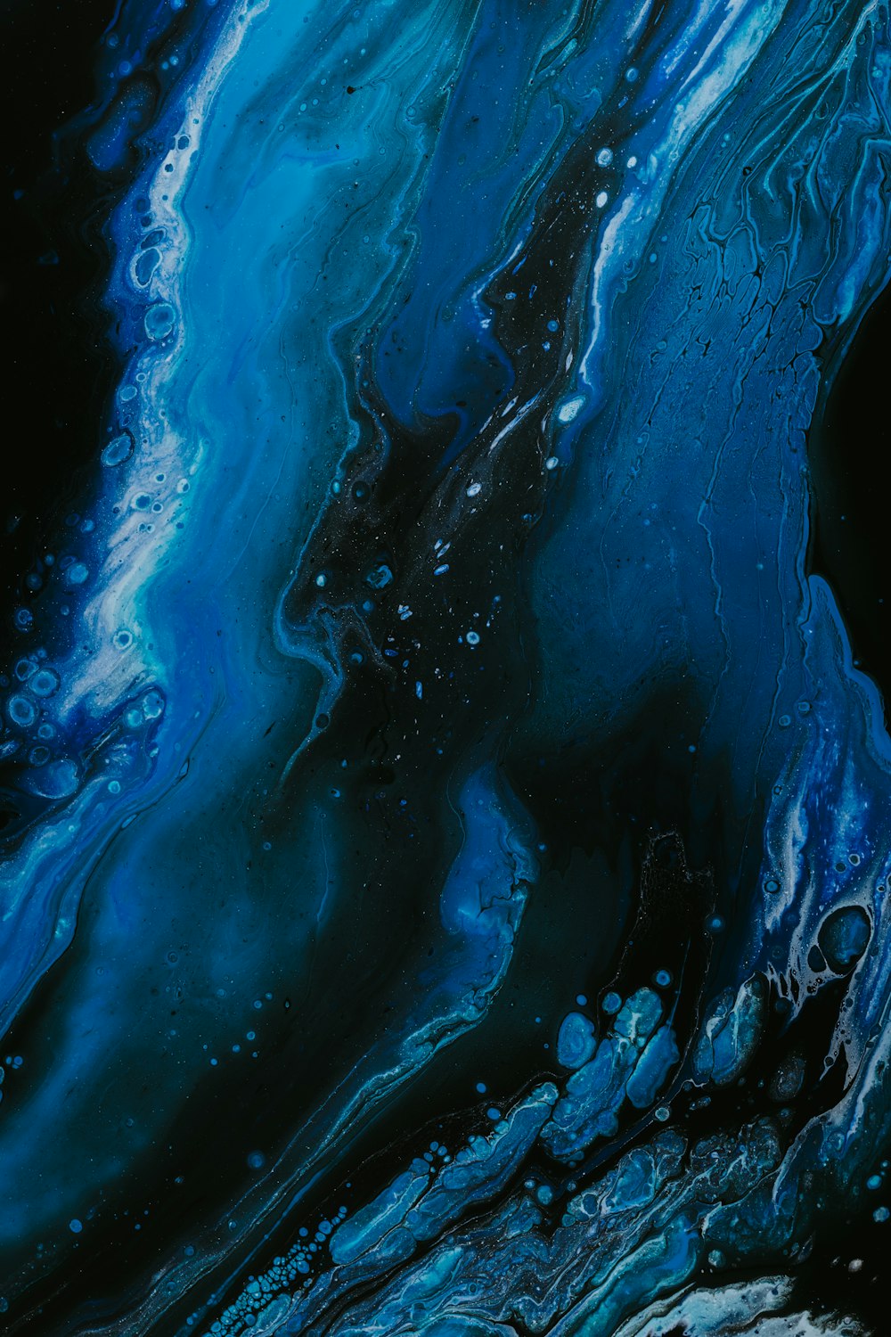pintura abstrata azul e branca