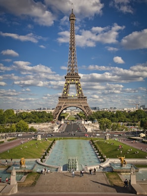 eiffel tower paris france top 10 places solo travelers