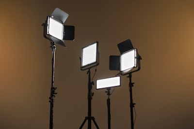 A beautifully arranged set of studio lights in action.