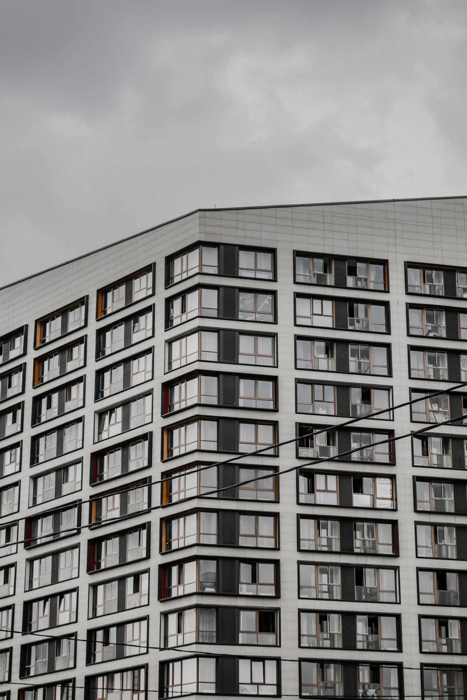 Nikon D5600 + Nikon AF-S DX Nikkor 18-55mm F3.5-5.6G II sample photo. Brown concrete building under photography