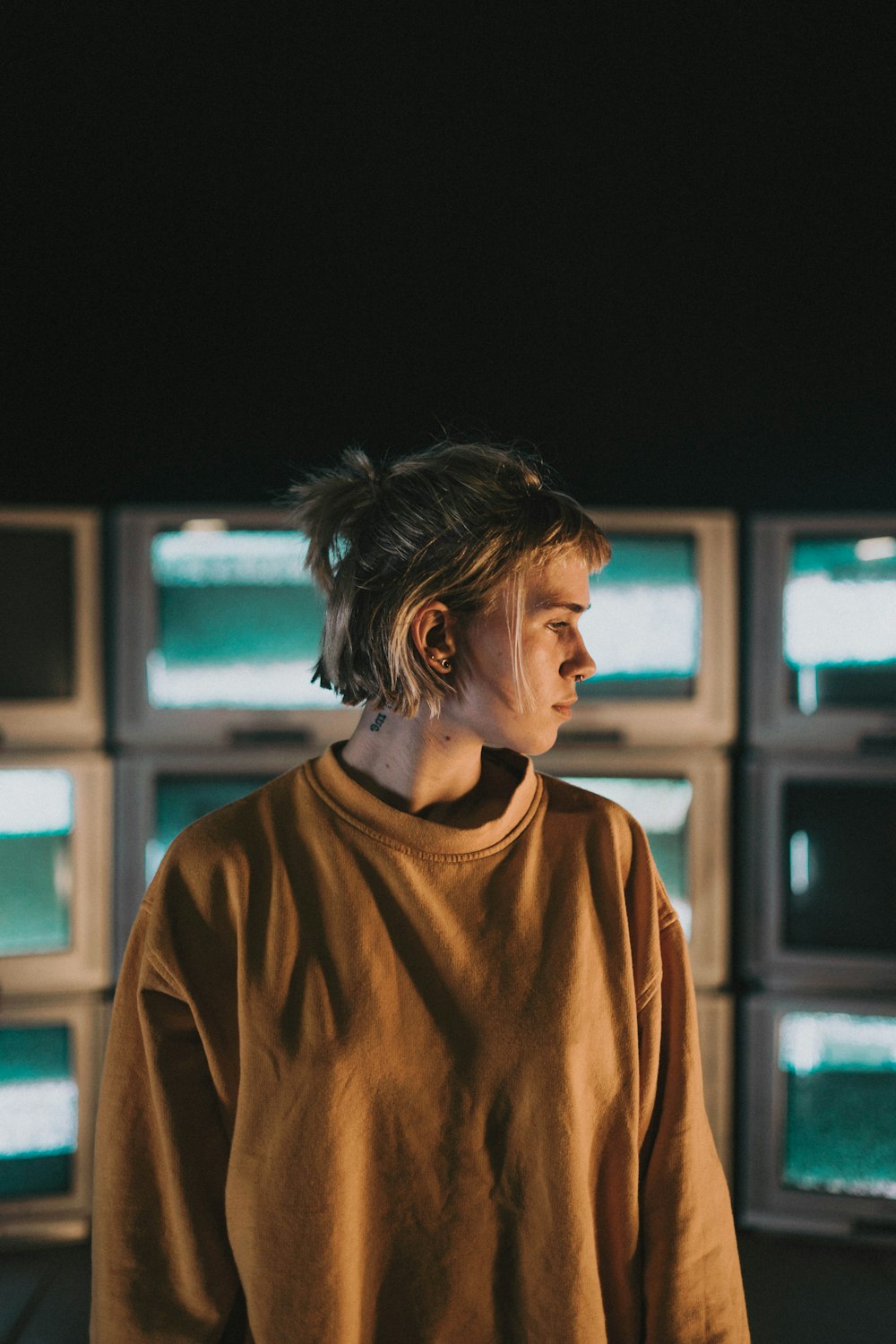 man in brown crew neck shirt