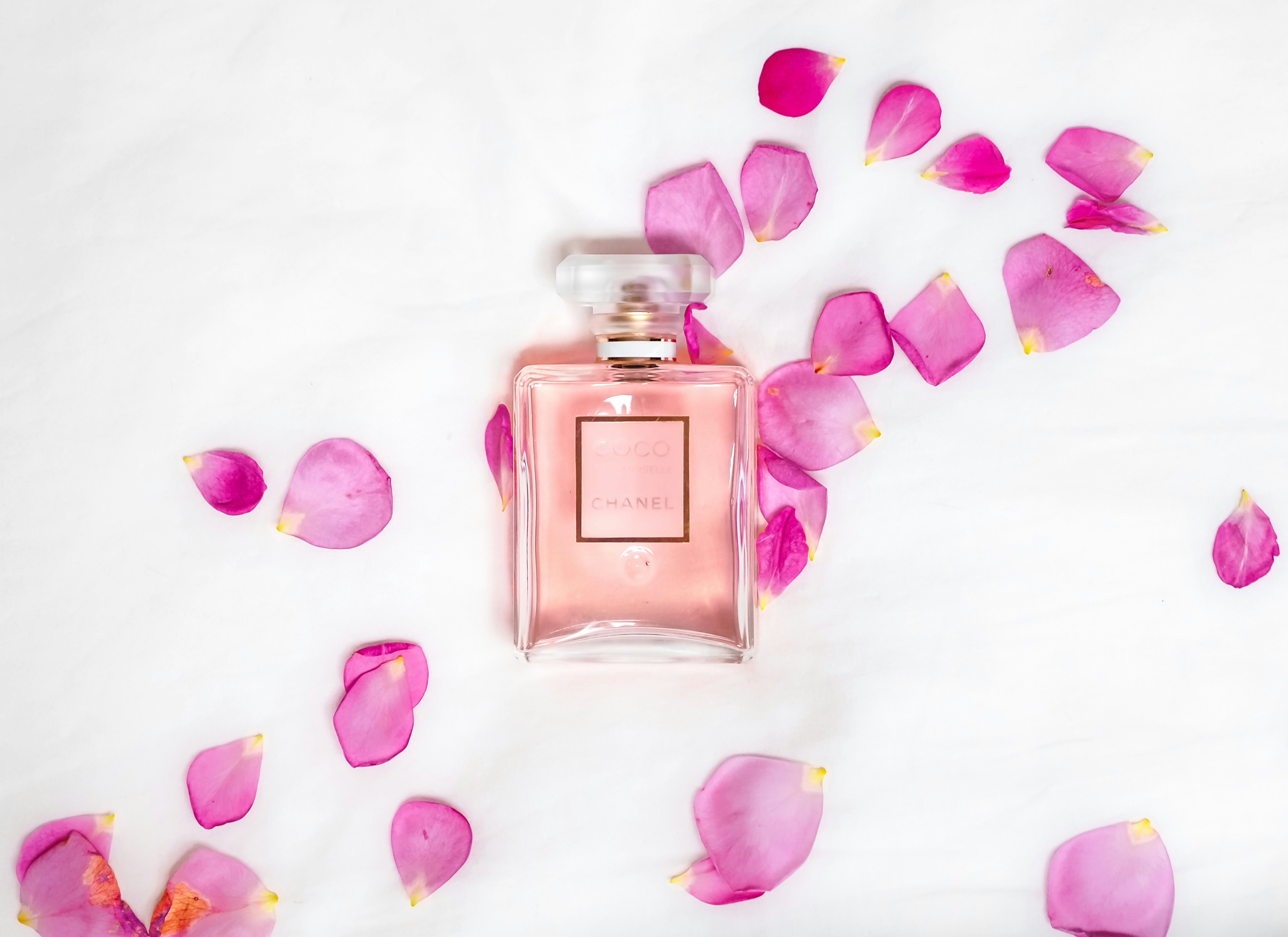 Souvenirs to bring back from your honeymoon - perfume 
