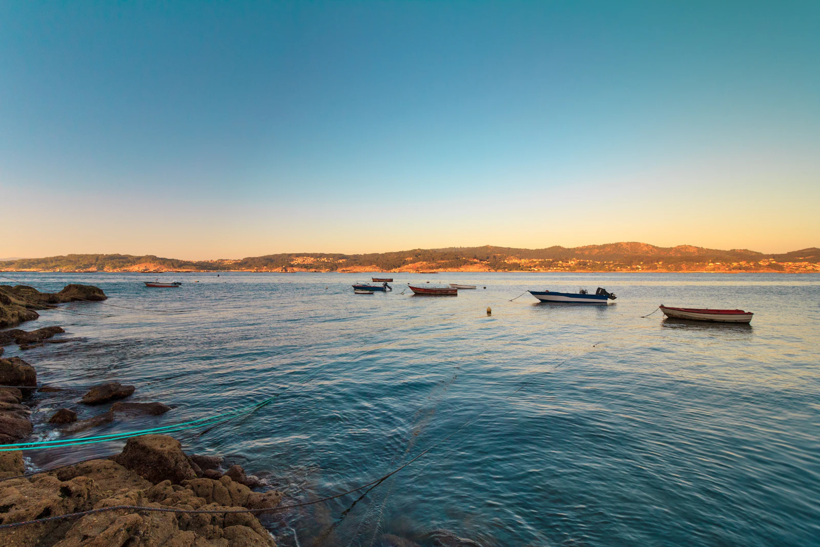 Ría gallega al atardecer