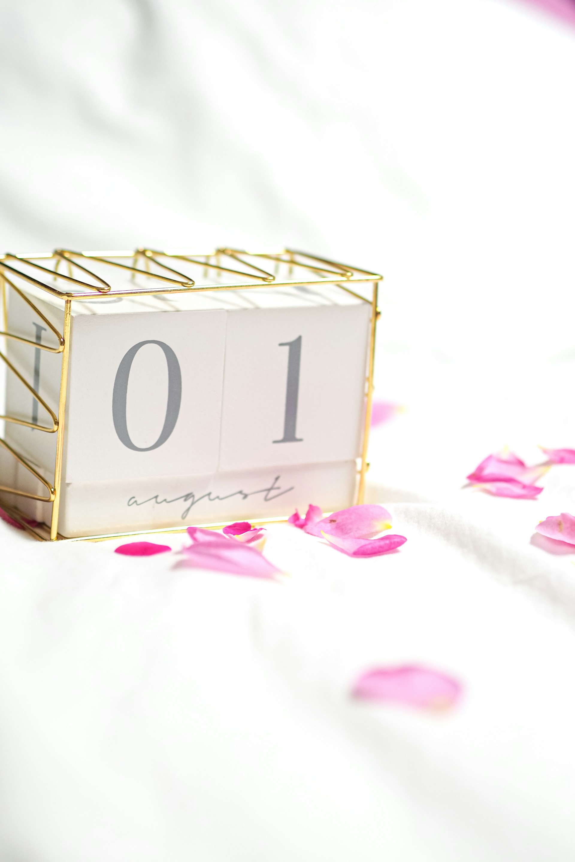 gray computer monitor