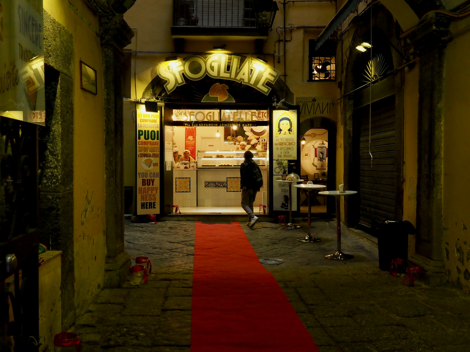 gray computer monitor