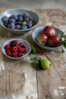 red and green apples on stainless steel bowl