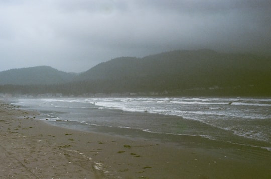 sea waves crashing on shore during daytime in Cannon Beach United States