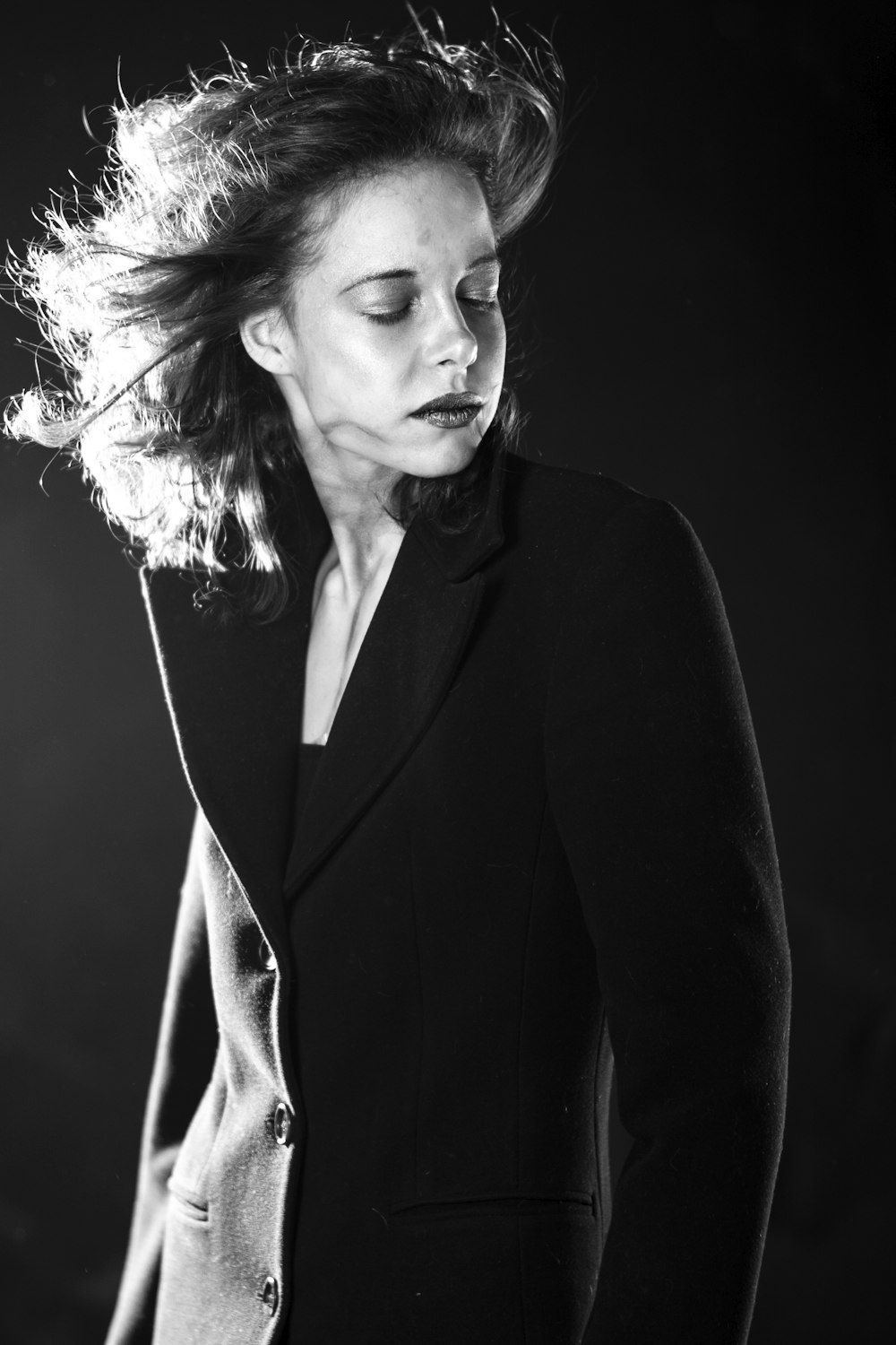 Foto de mujer con chaqueta de traje negro – Imagen gratuita Negro en  Unsplash