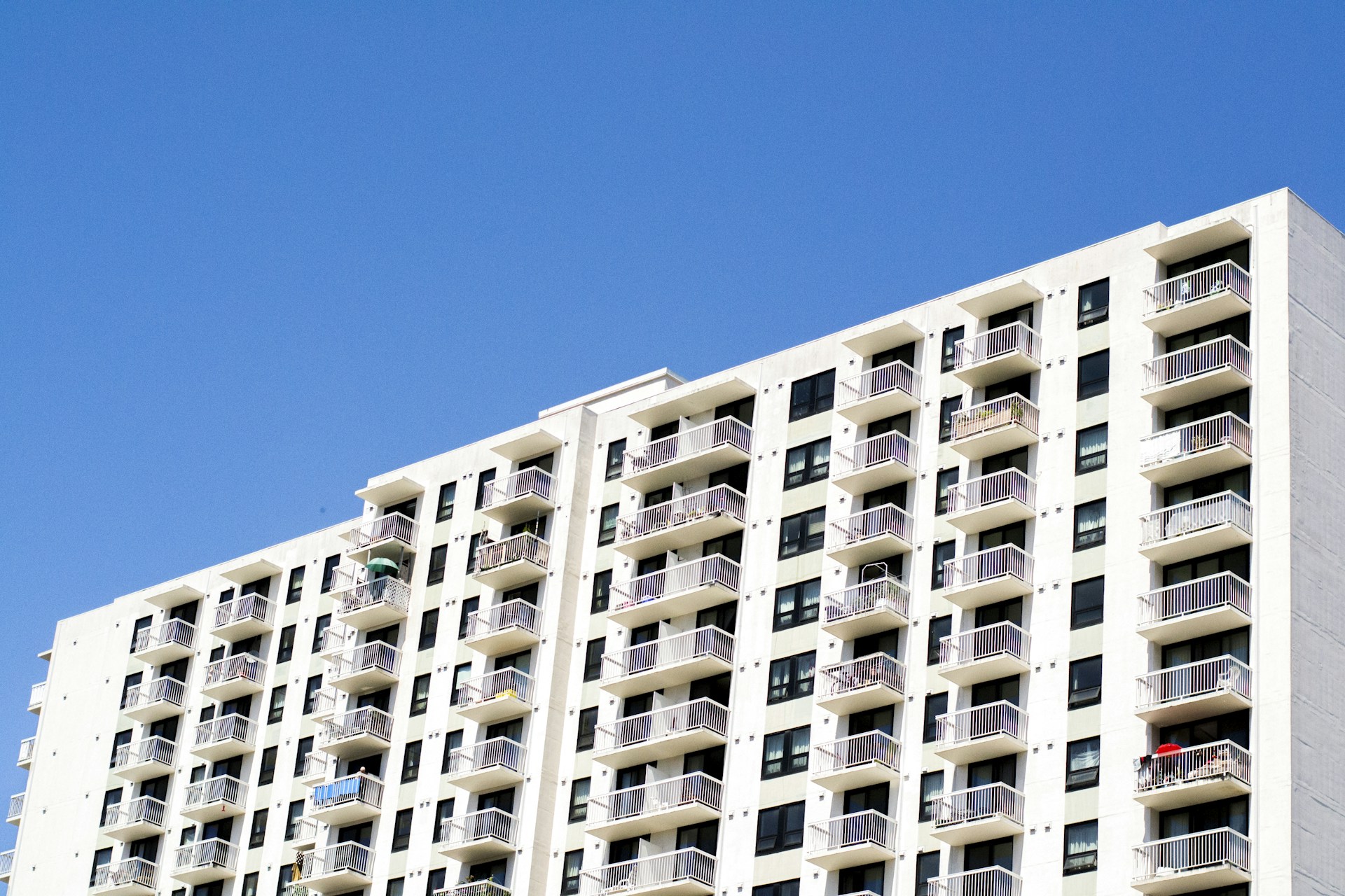 gray computer monitor