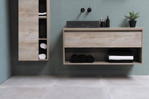 Uplift V2 Standing Desk | Dual Motor | Memory Presets