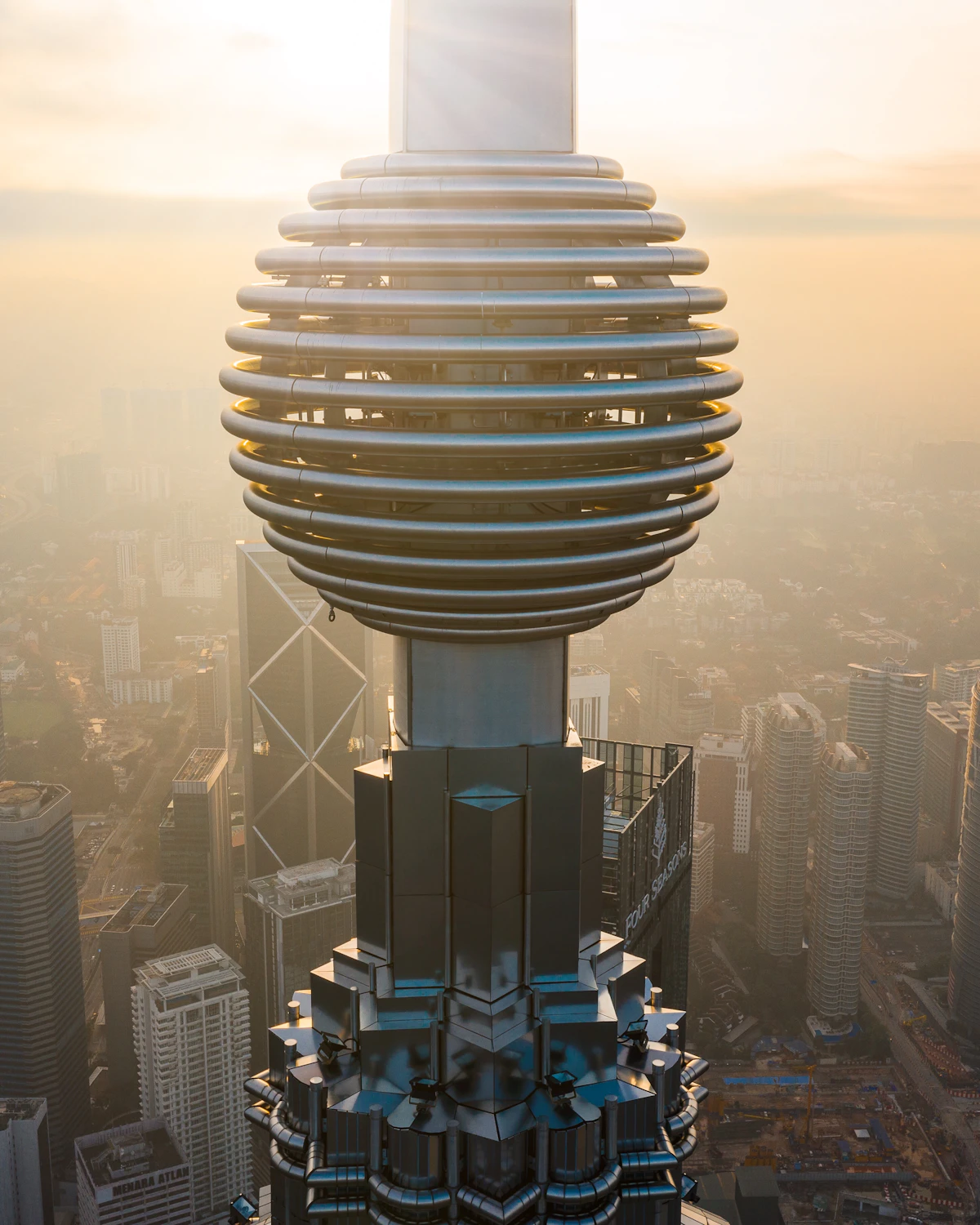 Kuala Lumpur et les tours Petronas au coucher du soleil