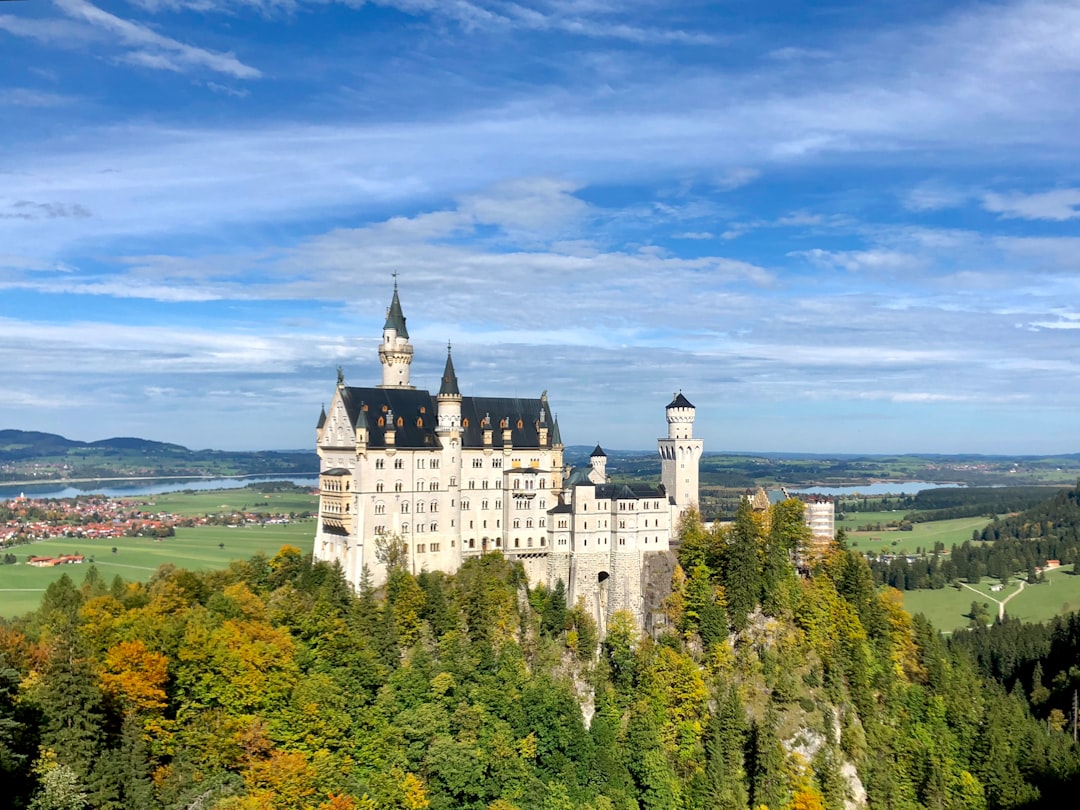 travelers stories about Landmark in Schloss Neuschwanstein, Germany
