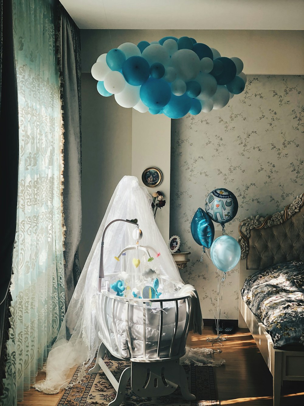 blue balloons on white mesh basket