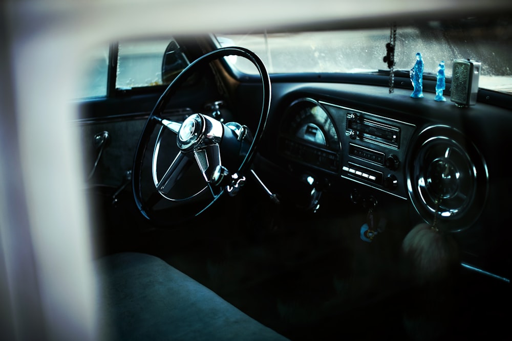 black car steering wheel during daytime