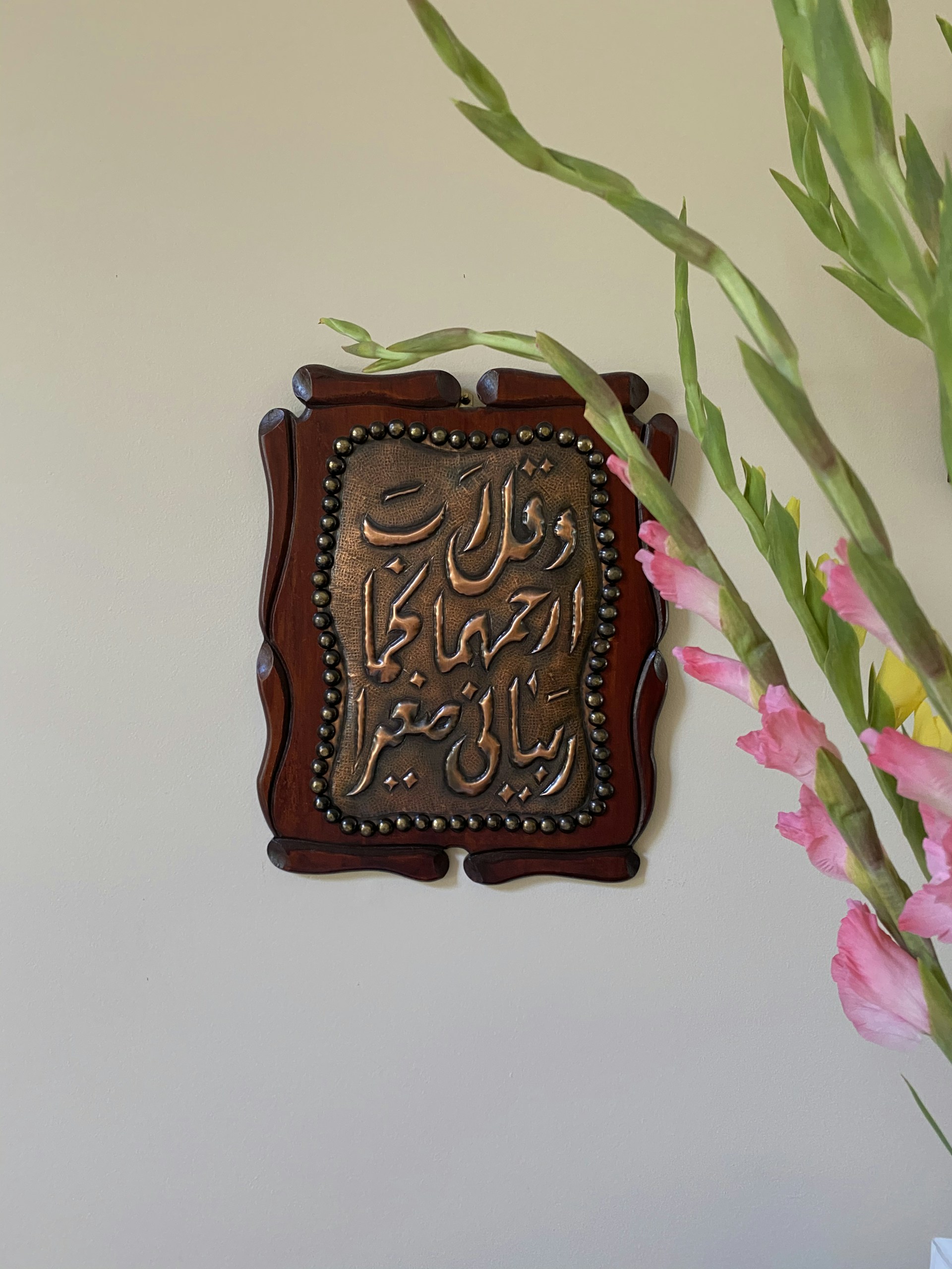 gray computer monitor