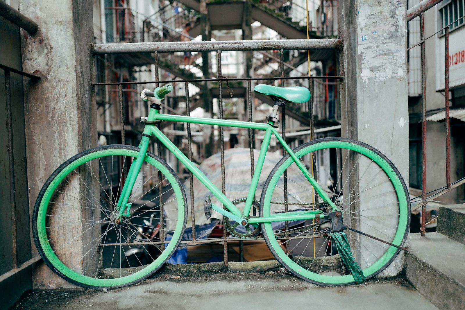 Leica Q (Typ 116) sample photo. Green city bike leaning photography