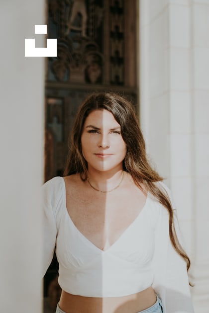 Woman in white v neck shirt photo – Free Grey Image on Unsplash