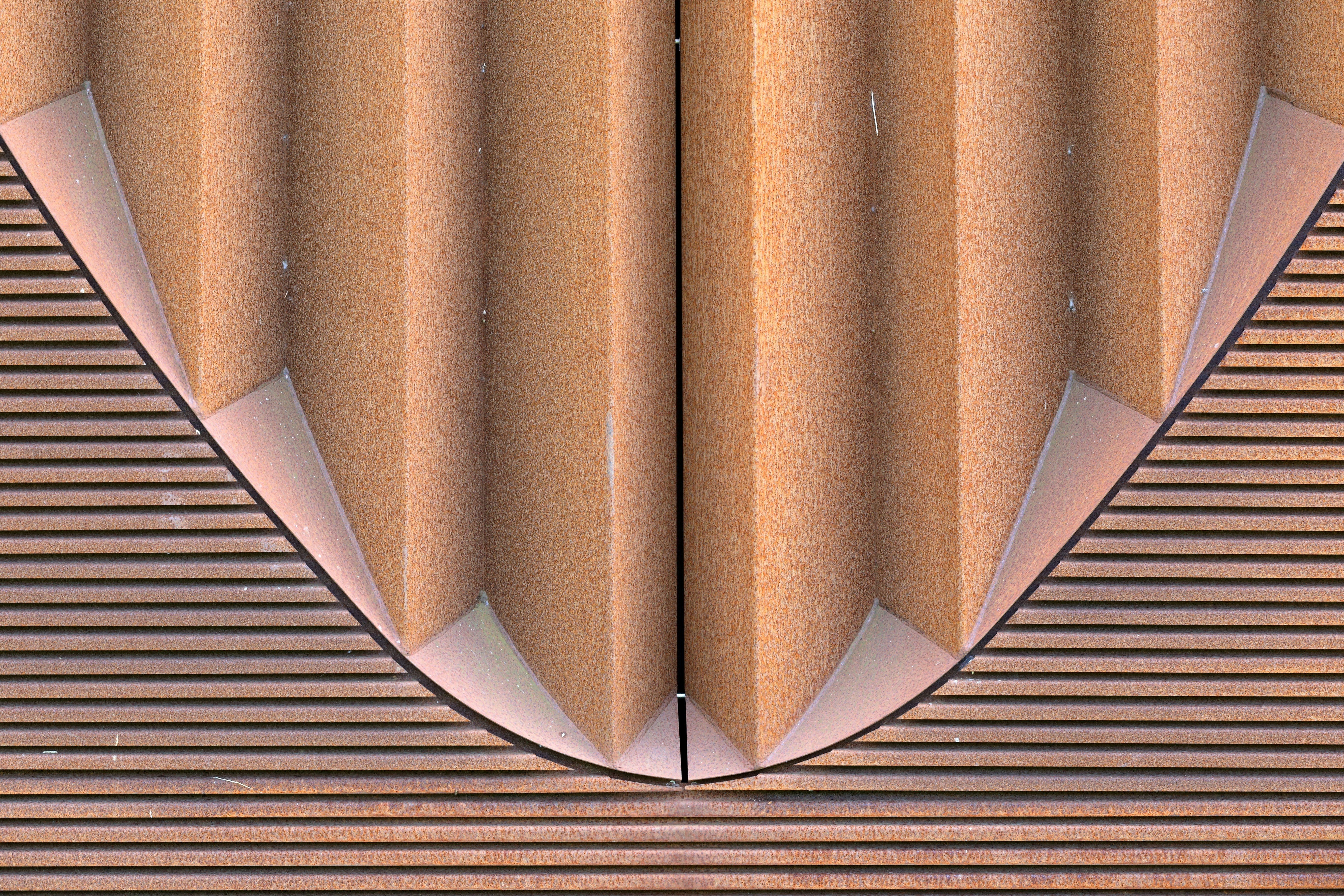 photo 1595660038837 03f3832841da?crop=entropy&cs=tinysrgb&fit=max&fm=jpg&ixid=M3w1MjQ0NjR8MHwxfHNlYXJjaHwxMnx8UGFyYWNvcmQlMjBjb2lsfGVufDB8MHx8fDE3NTE0NjAwODV8MA&ixlib=rb 4.1