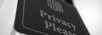 a black and white photo of a sign that says privacy please