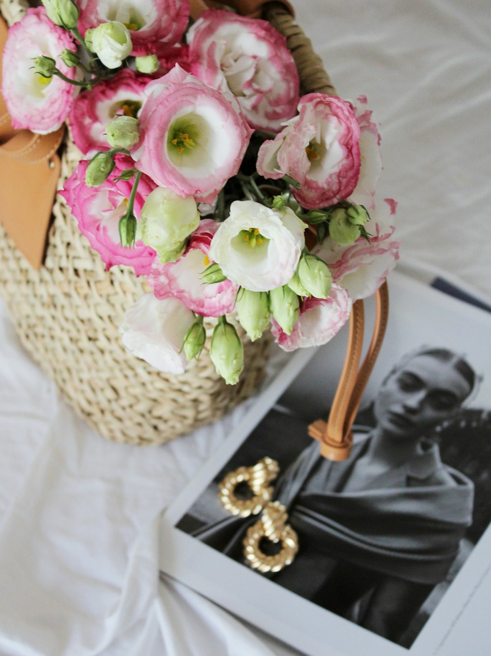 pink and white roses bouquet