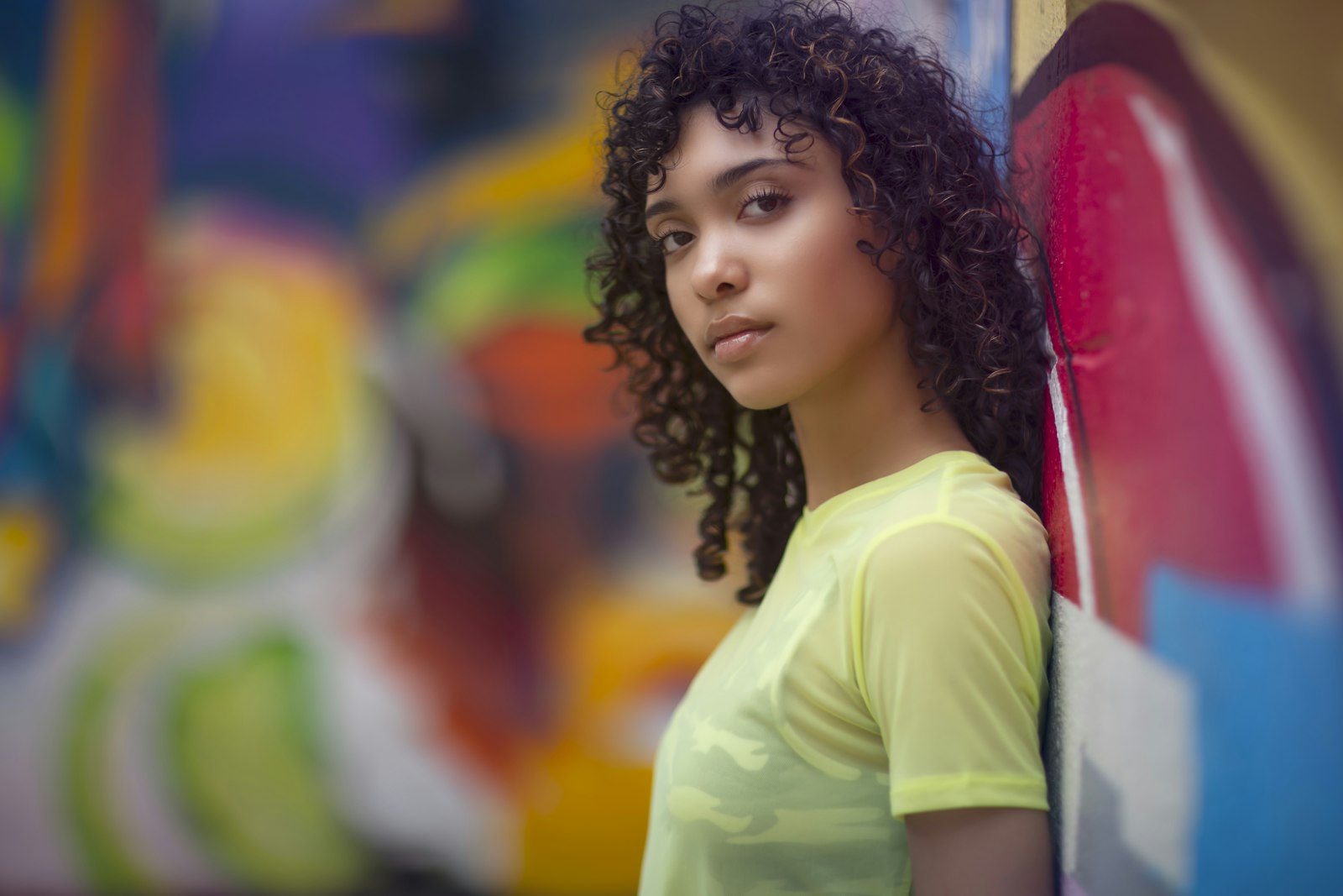 Canon EF 85mm F1.2L II USM sample photo. Girl in yellow crew photography