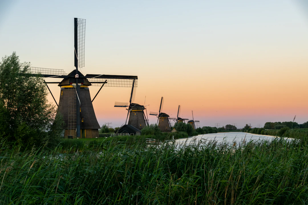 2-Day Budget Guide to Kinderdijk: Windmills & Free Trails