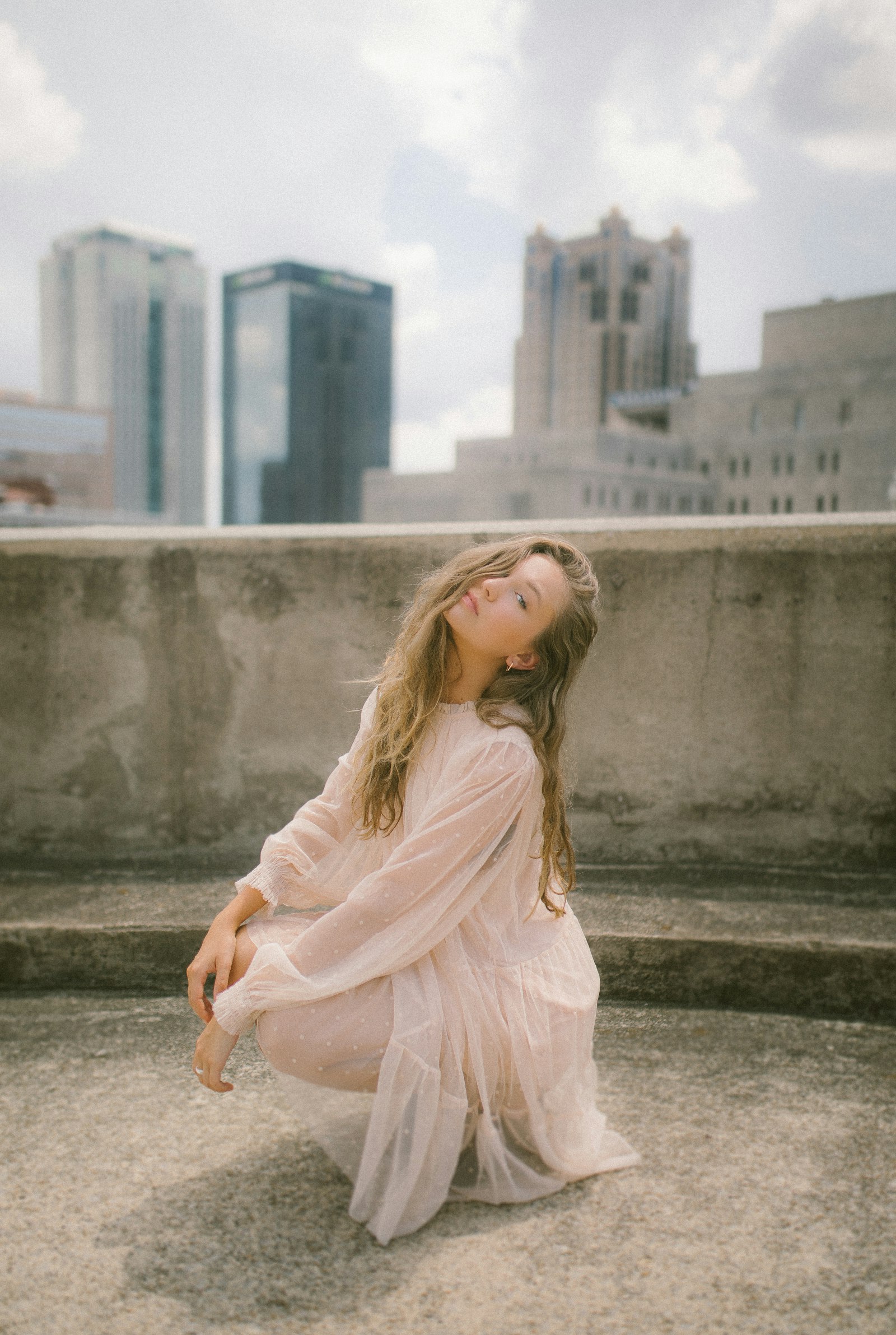 Canon EOS 5D Mark IV + Sigma 35mm F1.4 DG HSM Art sample photo. Woman in pink long photography