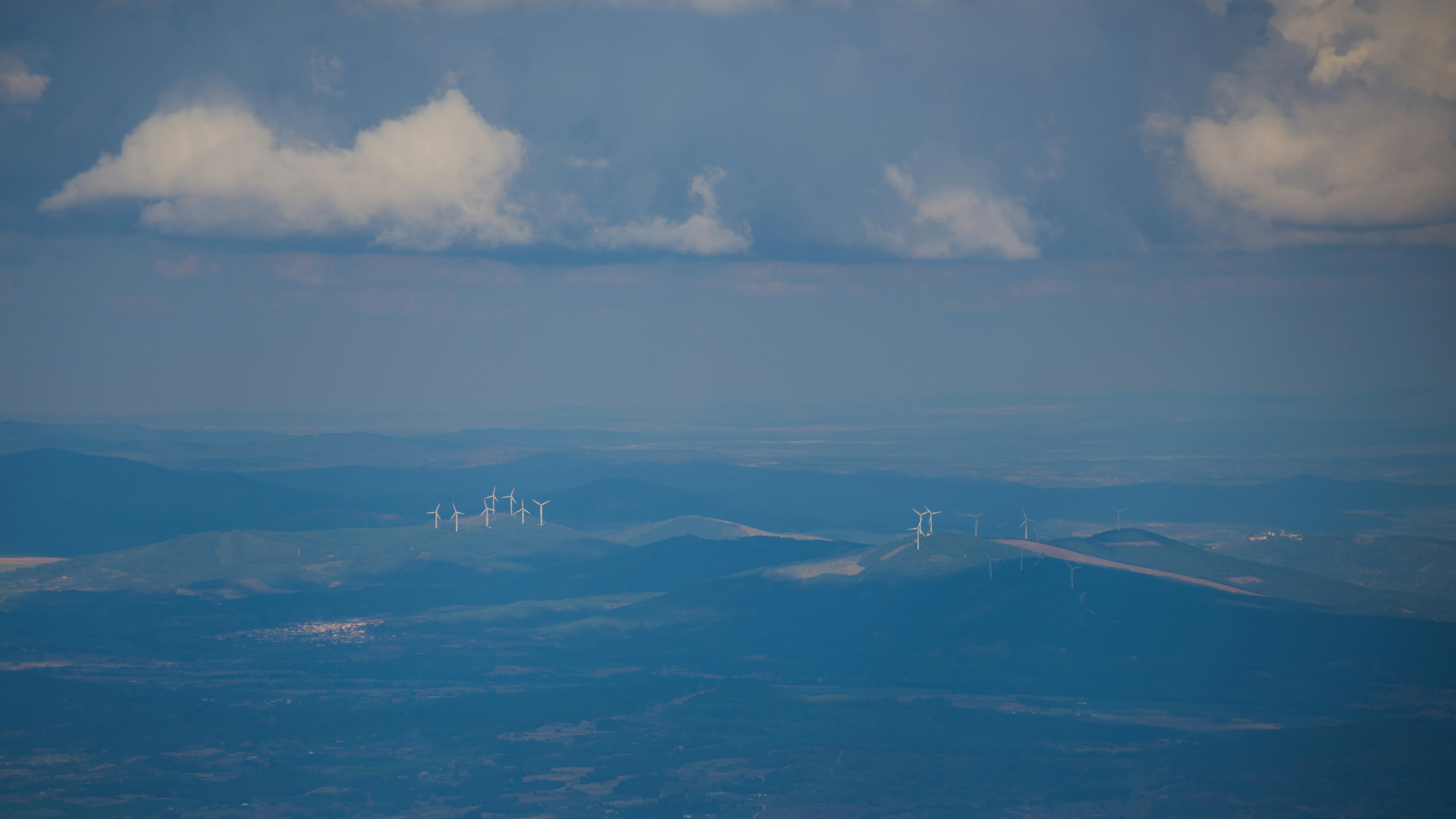 オーストラリアの再エネとは？豊富な太陽光・風力資源活用法関連画像