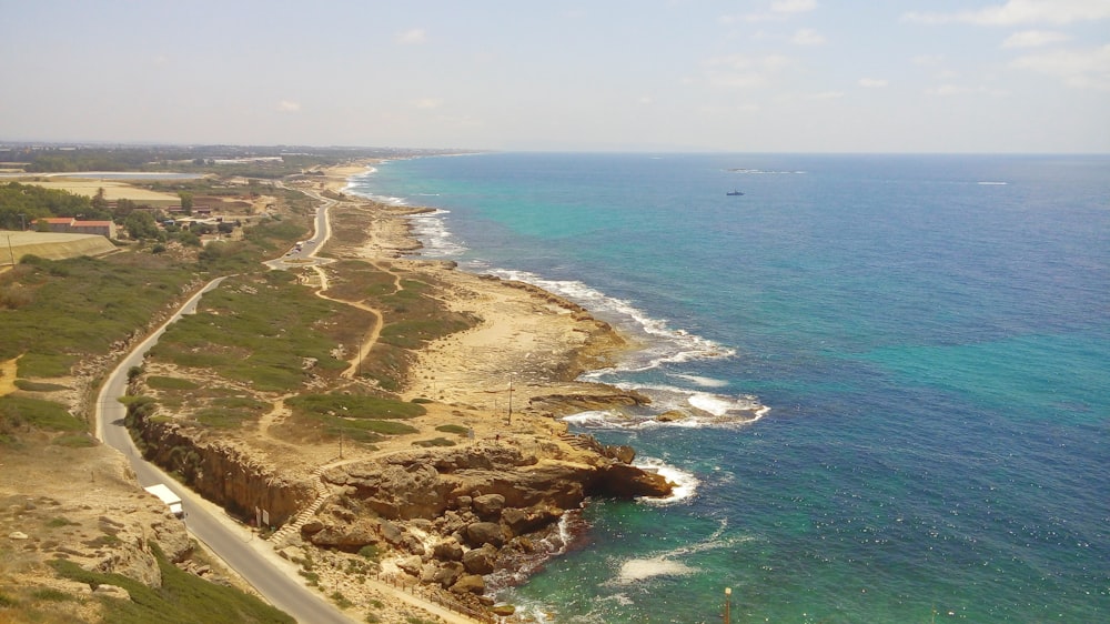 Vue aérienne de l’île pendant la journée