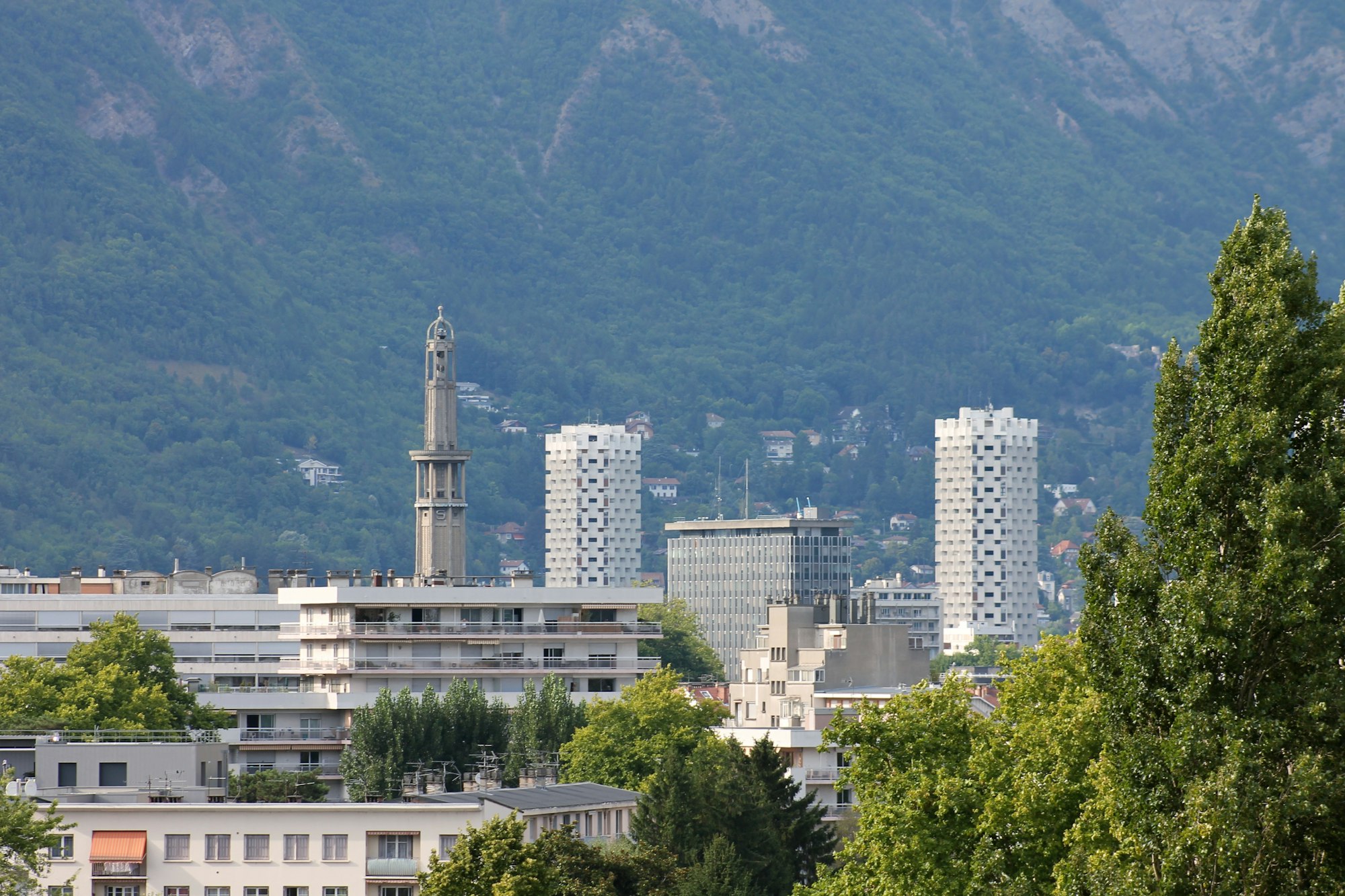 Болничната храна в                 CHU Alpes Grenoble hospital